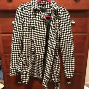 Long houndstooth black and white jacket
